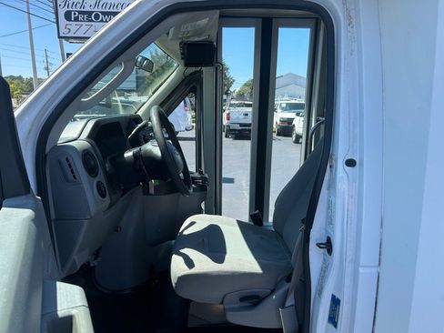 Used 2015 Ford E-350 and Econoline 350 Super Duty image 9