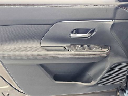 Used 2025 Nissan Kicks SR image 14