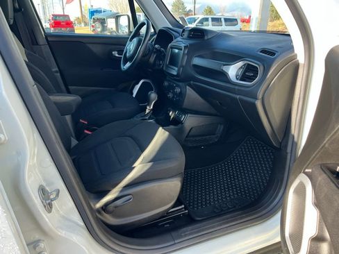 Used 2020 Jeep Renegade Latitude w/ Cold Weather Group image 13