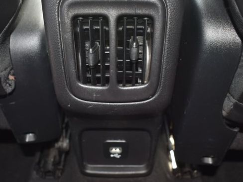 Used 2018 Jeep Compass Latitude w/ Cold Weather Group AWD/4WD image 30