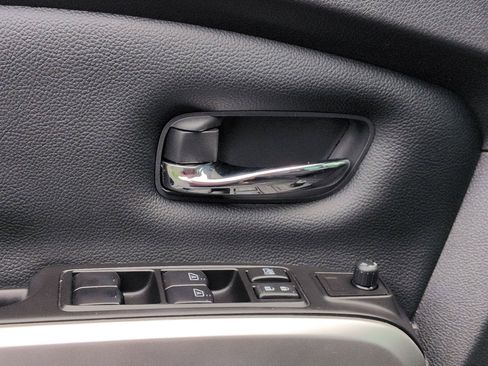 Used 2024 Nissan Titan SV w/ SV Convenience Package AWD/4WD image 13