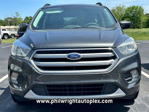 Used 2017 Ford Escape SE w/ Equipment Group 201A image 2