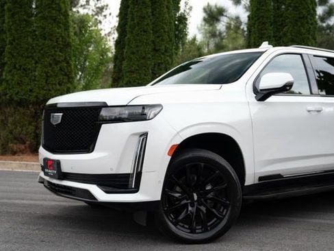 Used 2022 Cadillac Escalade ESV Sport w/ Touring Package AWD/4WD image 3