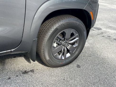 Used 2025 Nissan Frontier SV RWD image 30