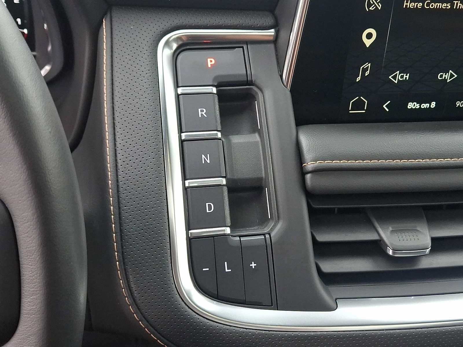 Used 2022 GMC Yukon AT4 AWD/4WD image 16