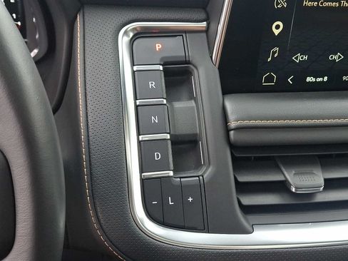 Used 2022 GMC Yukon AT4 AWD/4WD image 16