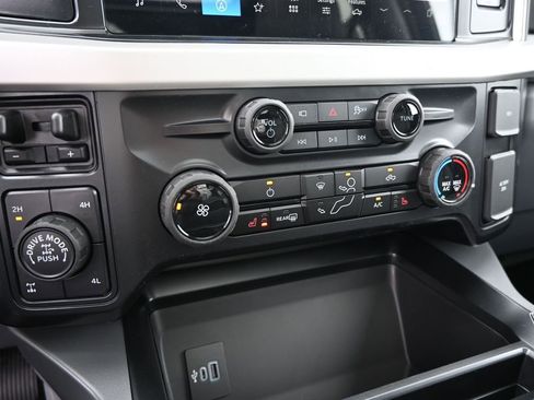 New 2026 Ford F350 XLT w/ XLT Premium Package AWD/4WD image 21