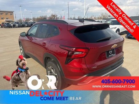 Used 2025 Chevrolet Trax LT image 3