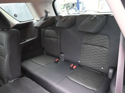 Used 2025 Nissan Pathfinder SV FWD image 31