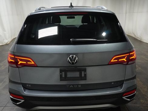 Used 2022 Volkswagen Taos SE w/ Panoramic Sunroof Package image 5