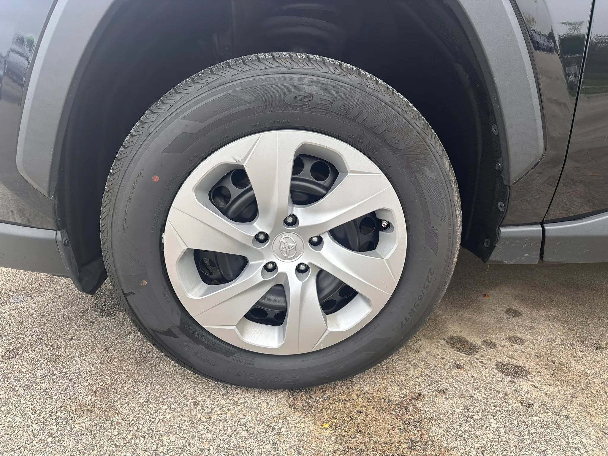 Used 2024 Toyota RAV4 LE AWD/4WD image 19