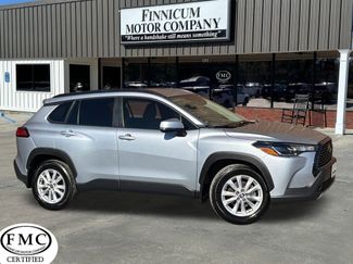 Used 2024 Toyota Corolla Cross LE video 1