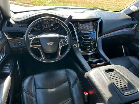 Used 2020 Cadillac Escalade ESV Premium Luxury image 22