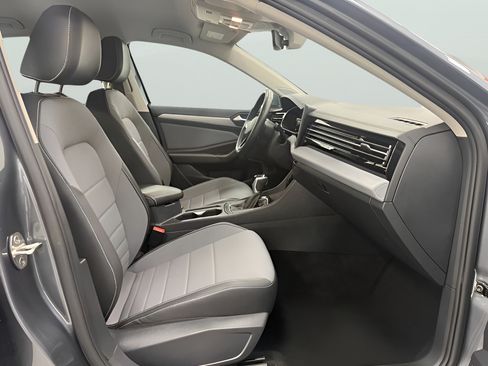Used 2025 Volkswagen Jetta SE FWD image 12