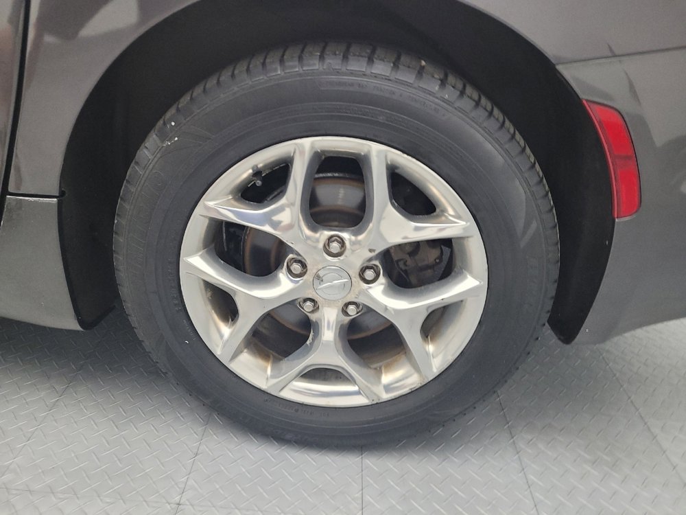 Used 2017 Chrysler Pacifica Limited w/ UConnect Theater Package FWD image 31