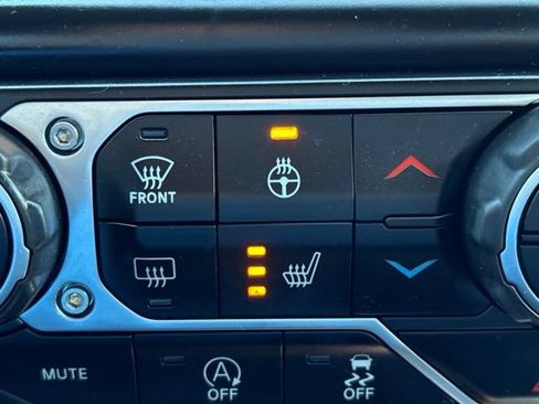 Used 2022 Jeep Wrangler Unlimited Sport w/ Sun And Sound Package AWD/4WD image 3