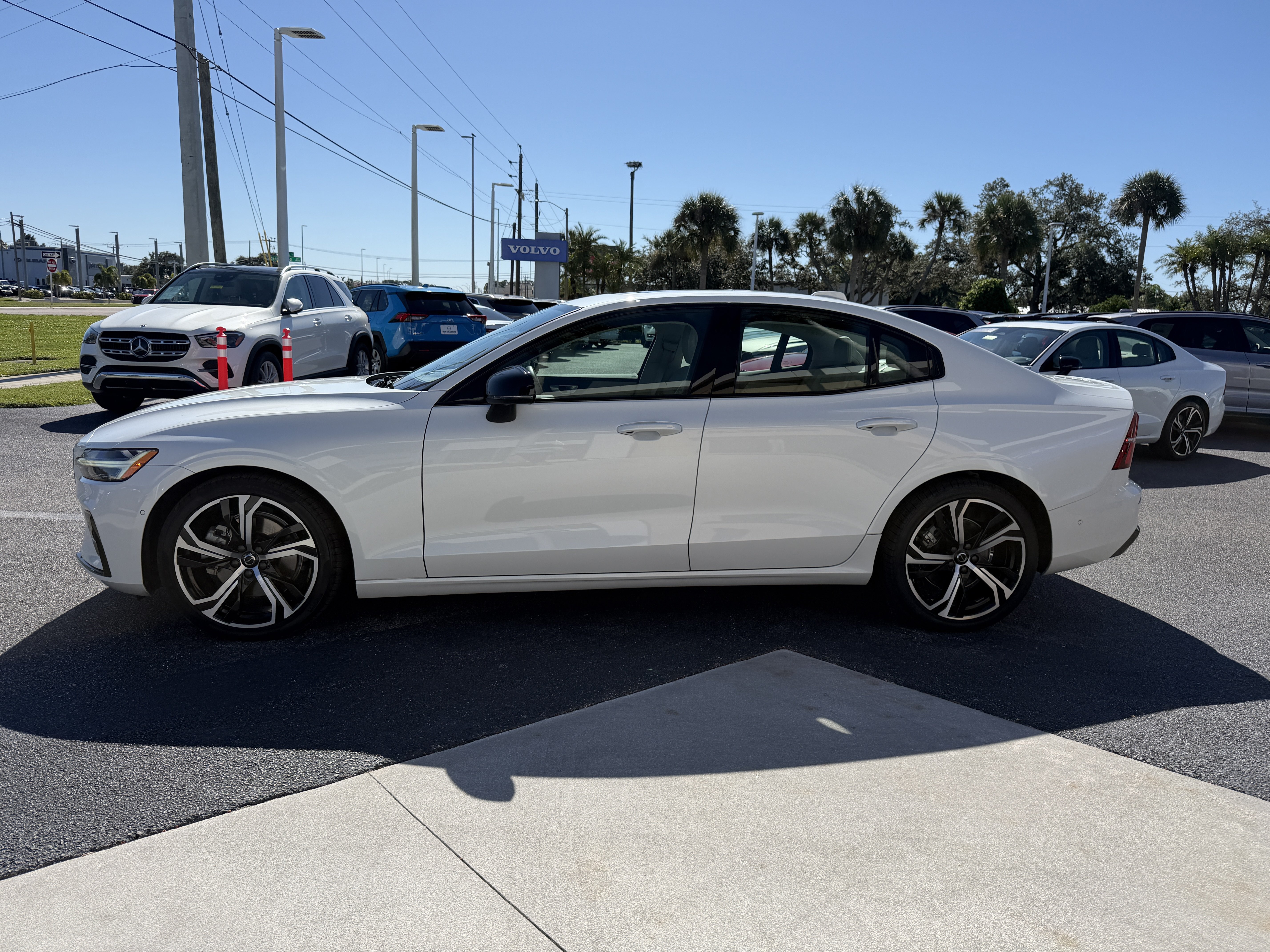 Certified 2024 Volvo S60 B5 Plus AWD/4WD image 6