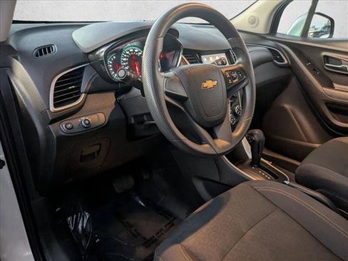 Used 2018 Chevrolet Trax LS image 10