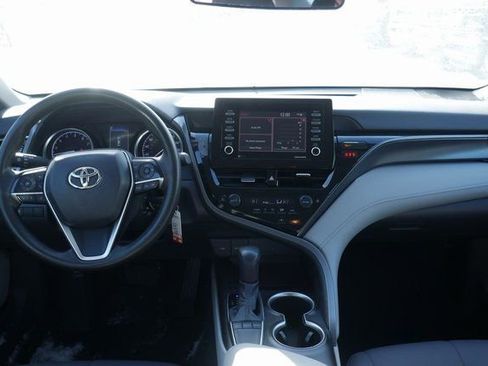 Used 2022 Toyota Camry LE image 3