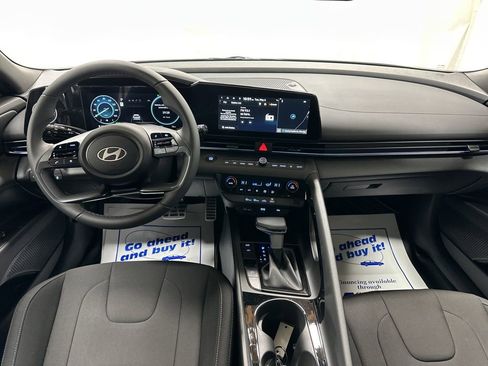 New 2025 Hyundai Elantra SEL image 23
