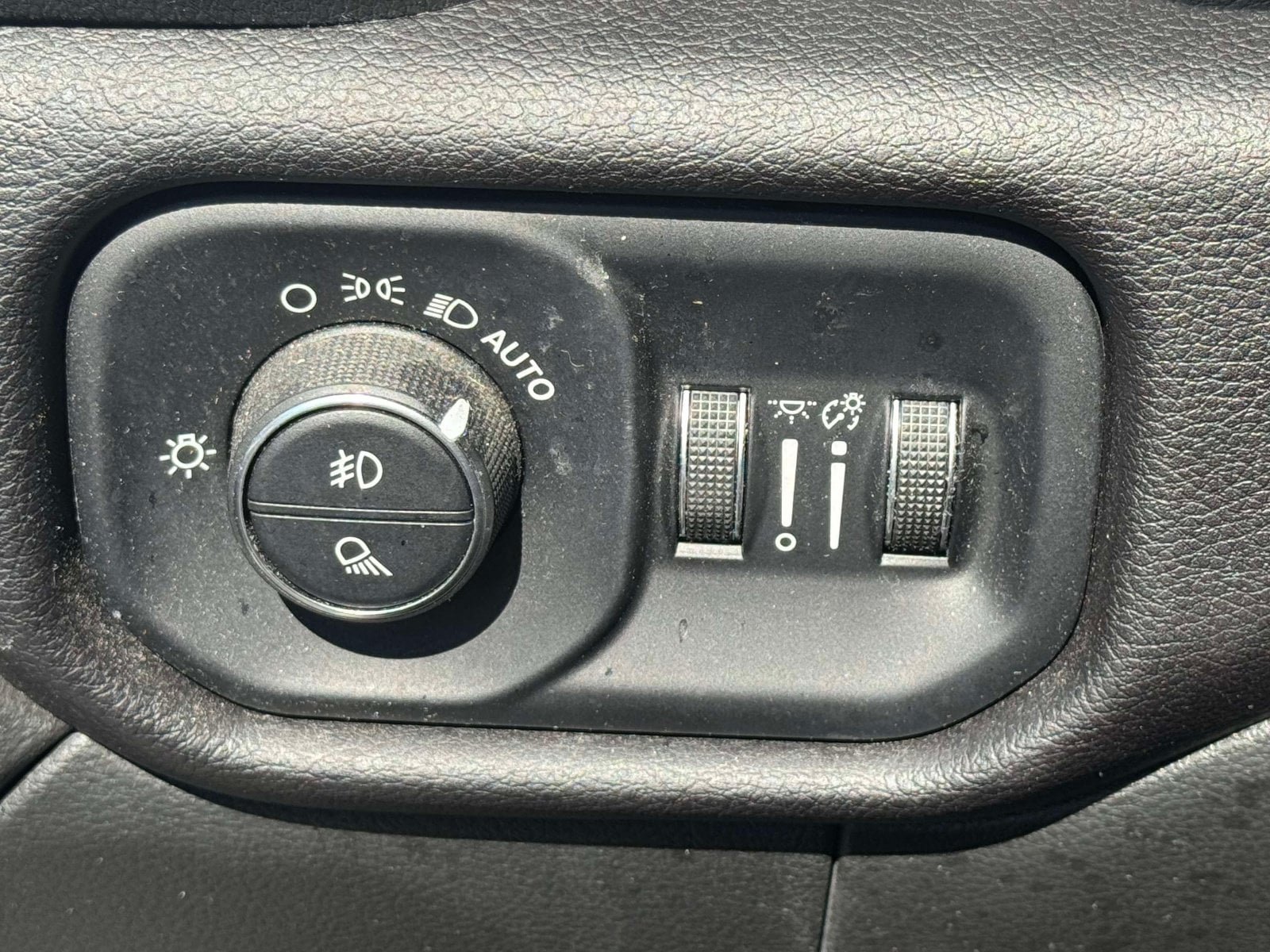Used 2022 RAM 3500 Laramie w/ Chrome Appearance Group AWD/4WD image 19