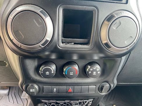 Used 2013 Jeep Wrangler Sport AWD/4WD image 20