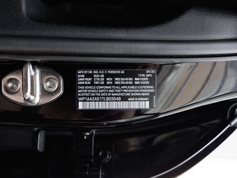 Certified 2026 Porsche Macan AWD/4WD image 42