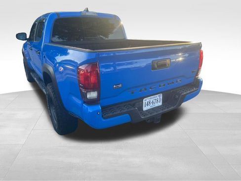 Used 2021 Toyota Tacoma TRD Off-Road w/ Technology Package AWD/4WD image 16