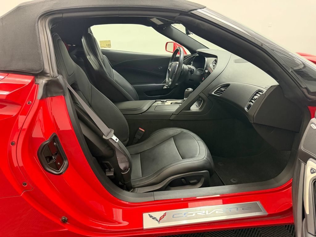 Used 2016 Chevrolet Corvette Stingray Convertible RWD image 21