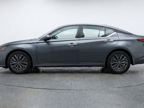Used 2025 Nissan Altima 2.5 SV FWD image 5