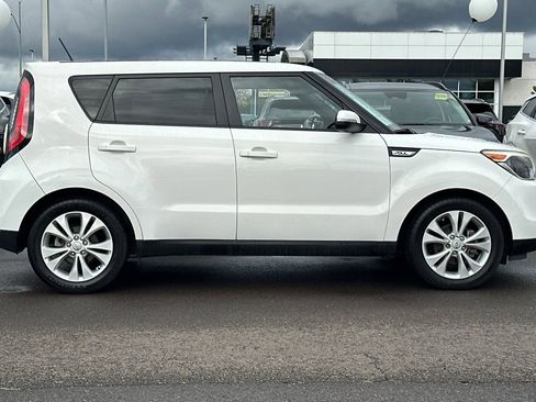 Used 2014 Kia Soul + FWD image 3