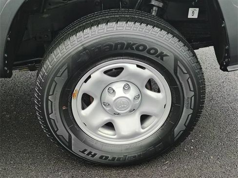 Used 2022 Toyota Tacoma SR5 image 33