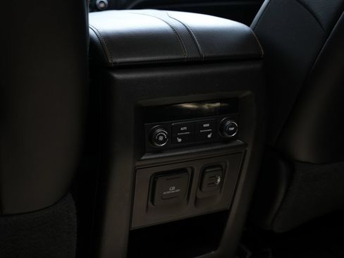 Used 2019 Chevrolet Traverse Premier w/ Redline Edition FWD image 15