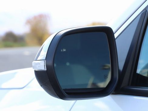 Used 2025 Chevrolet Traverse LT image 10