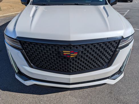 Used 2023 Cadillac Escalade Premium Luxury image 12