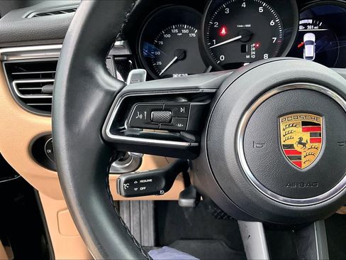 Used 2022 Porsche Macan image 23