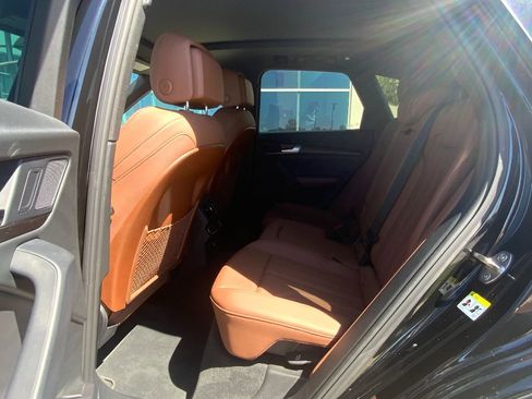 Used 2024 Audi Q5 2.0T Premium w/ Convenience Package image 15