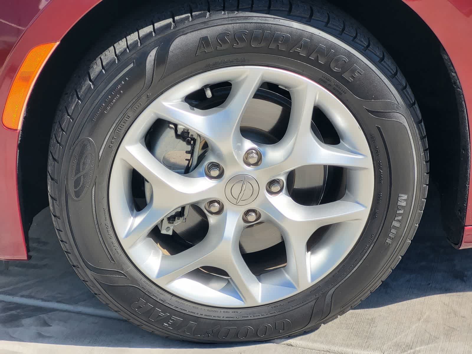 Used 2020 Chrysler Pacifica Touring-L Plus w/ Tire & Wheel Group FWD image 9