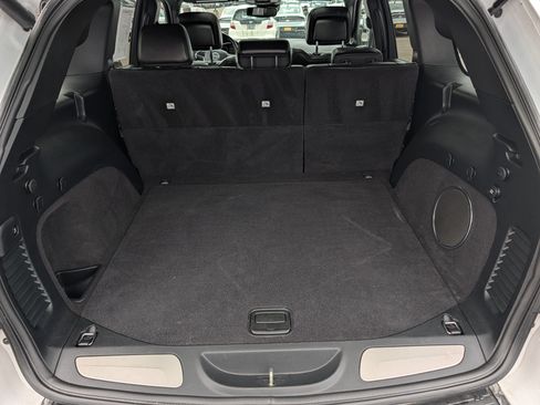 Used 2019 Jeep Grand Cherokee Overland AWD/4WD image 18