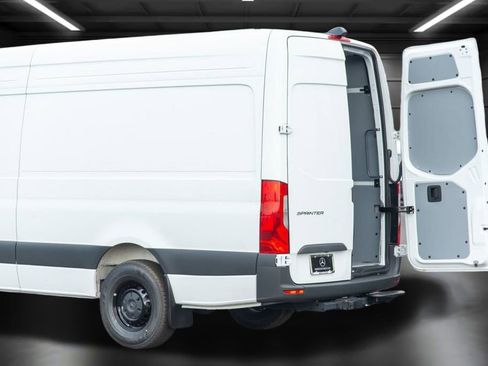 Used 2024 Mercedes-Benz Sprinter 2500 image 17