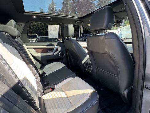Used 2023 Land Rover Discovery Sport SE R-Dynamic image 11