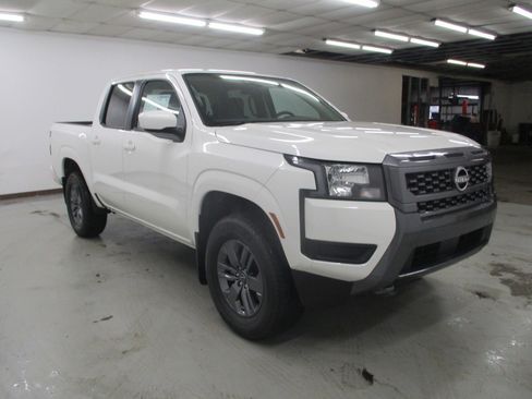 New 2025 Nissan Frontier SV image 8