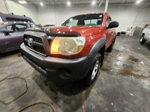 Used 2011 Toyota Tacoma 4x4 Regular Cab image 3