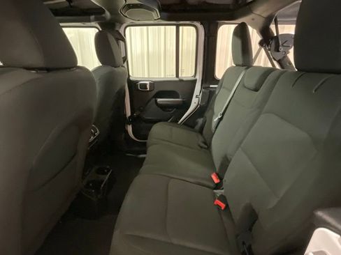 Used 2018 Jeep Wrangler Unlimited Sport image 11