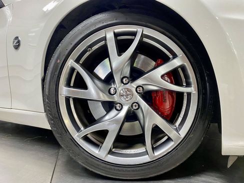 Used 2017 Nissan 370Z Touring Sport RWD image 19