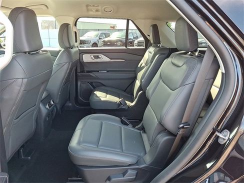 Used 2025 Ford Explorer Active w/ Active Comfort Package image 11