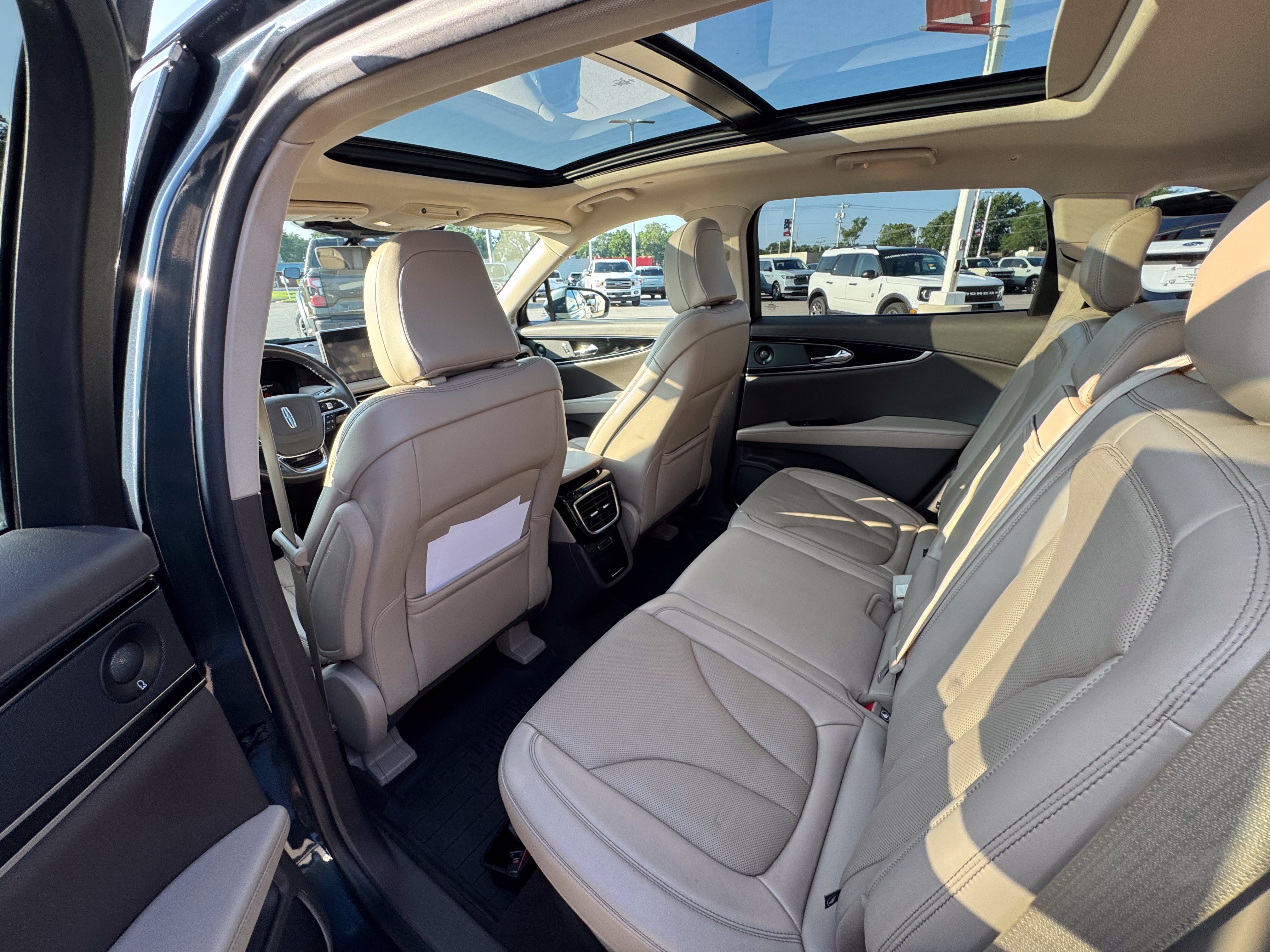 Used 2022 Lincoln Nautilus Reserve w/ Luxury Package AWD/4WD image 21