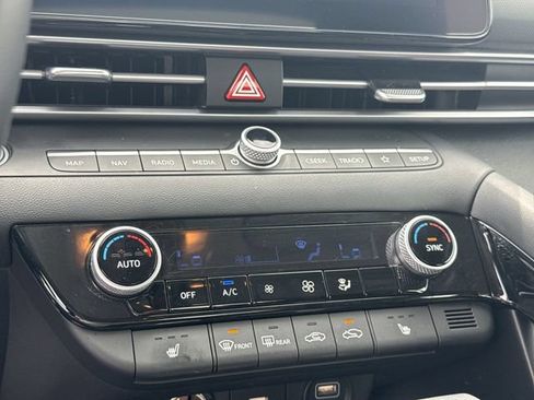 Certified 2023 Hyundai Elantra SEL w/ Convenience Package FWD image 18