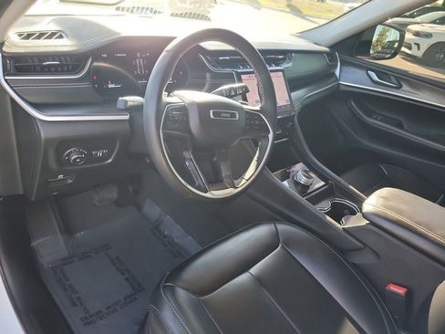 Used 2023 Jeep Grand Cherokee Limited image 17