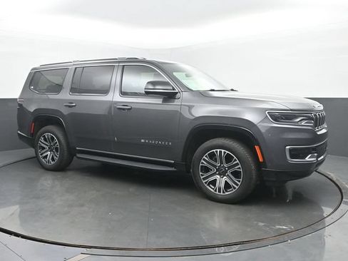Used 2025 Jeep Wagoneer 4WD image 7